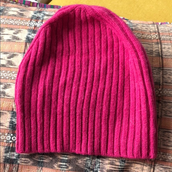 Everlane Accessories - Perfect condition cashmere beanie